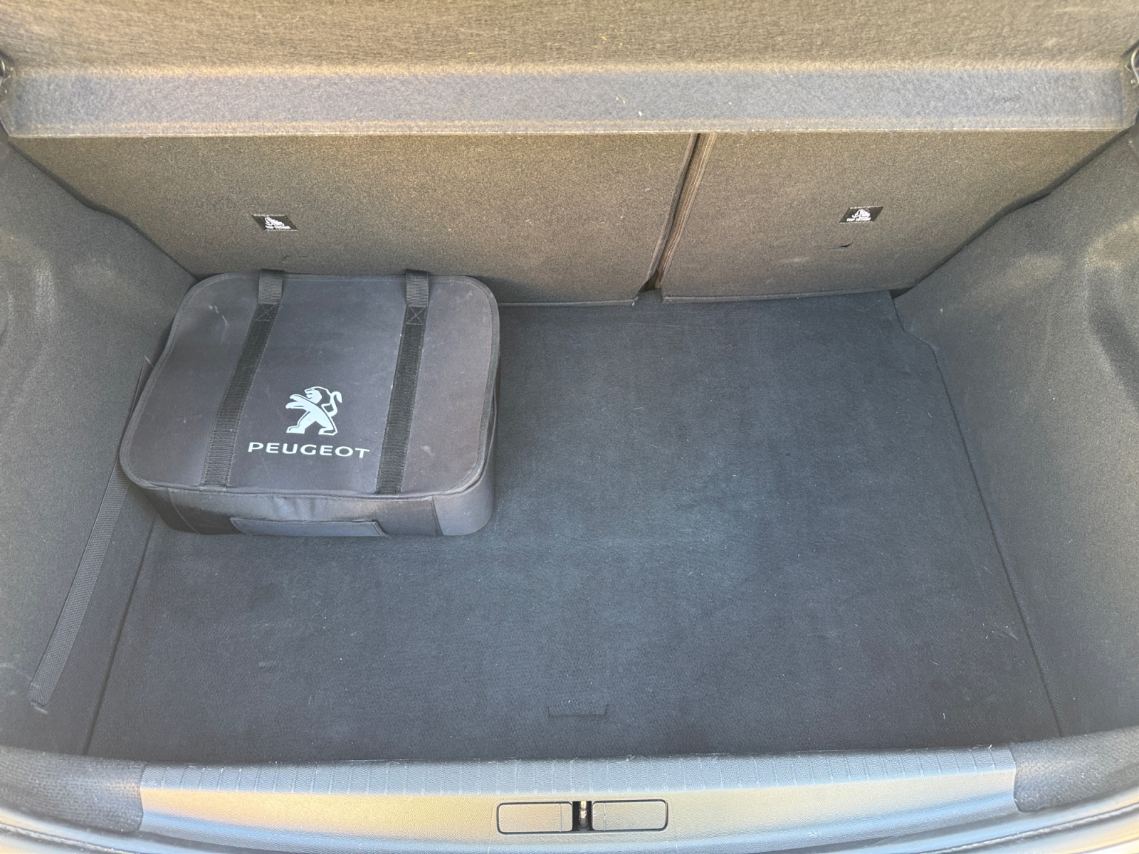 Peugeot E-208 34