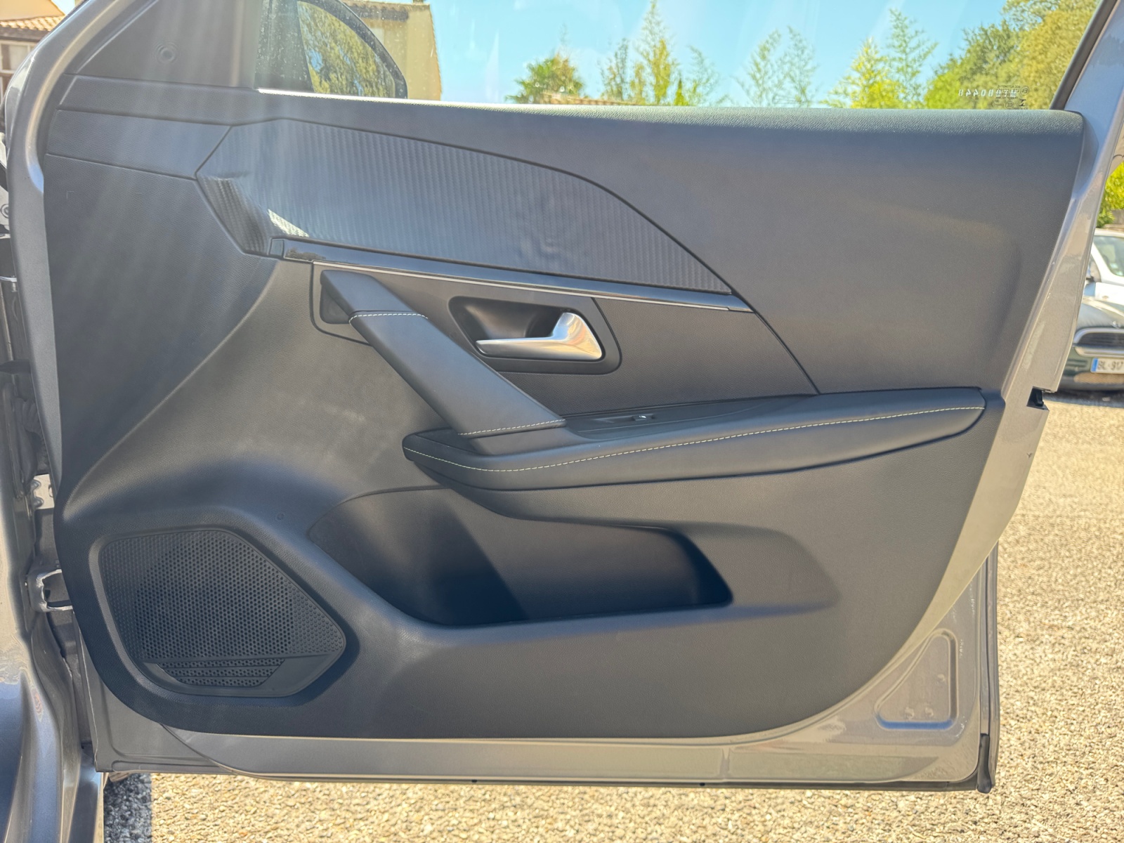 Peugeot E-208 26