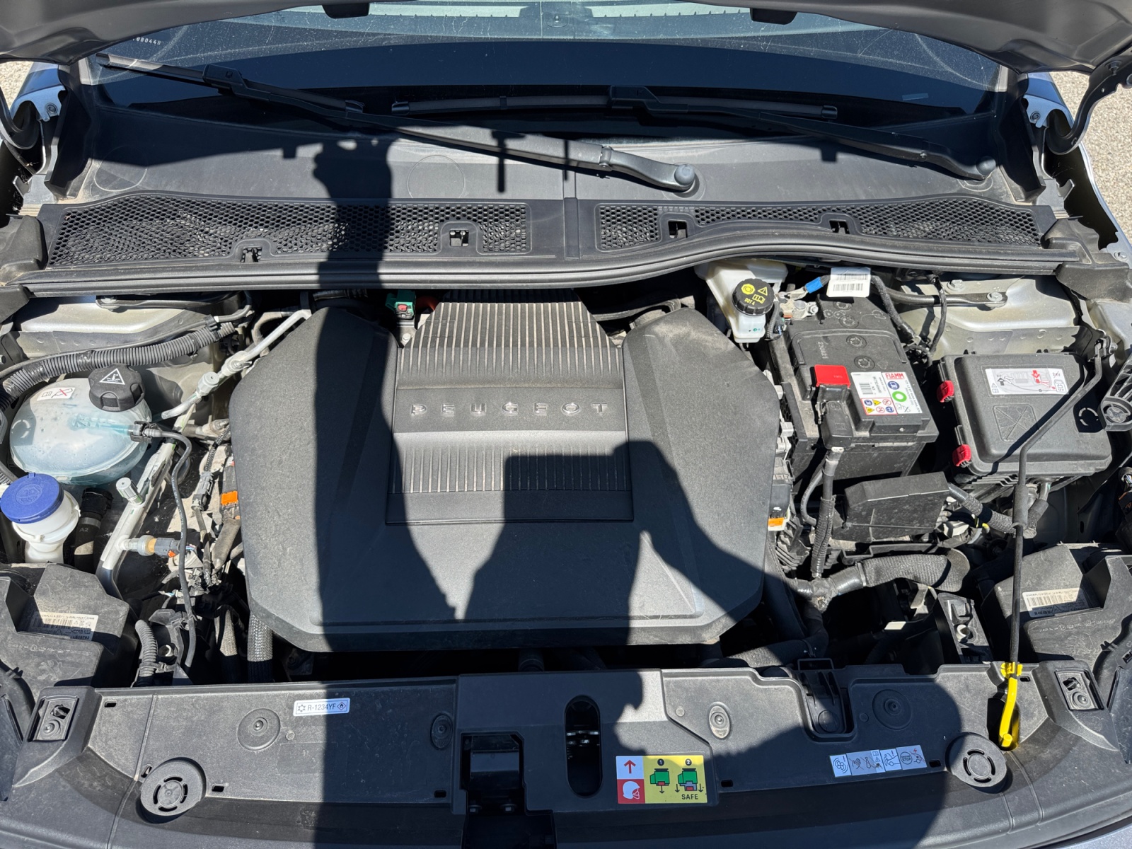 Peugeot E-208 36