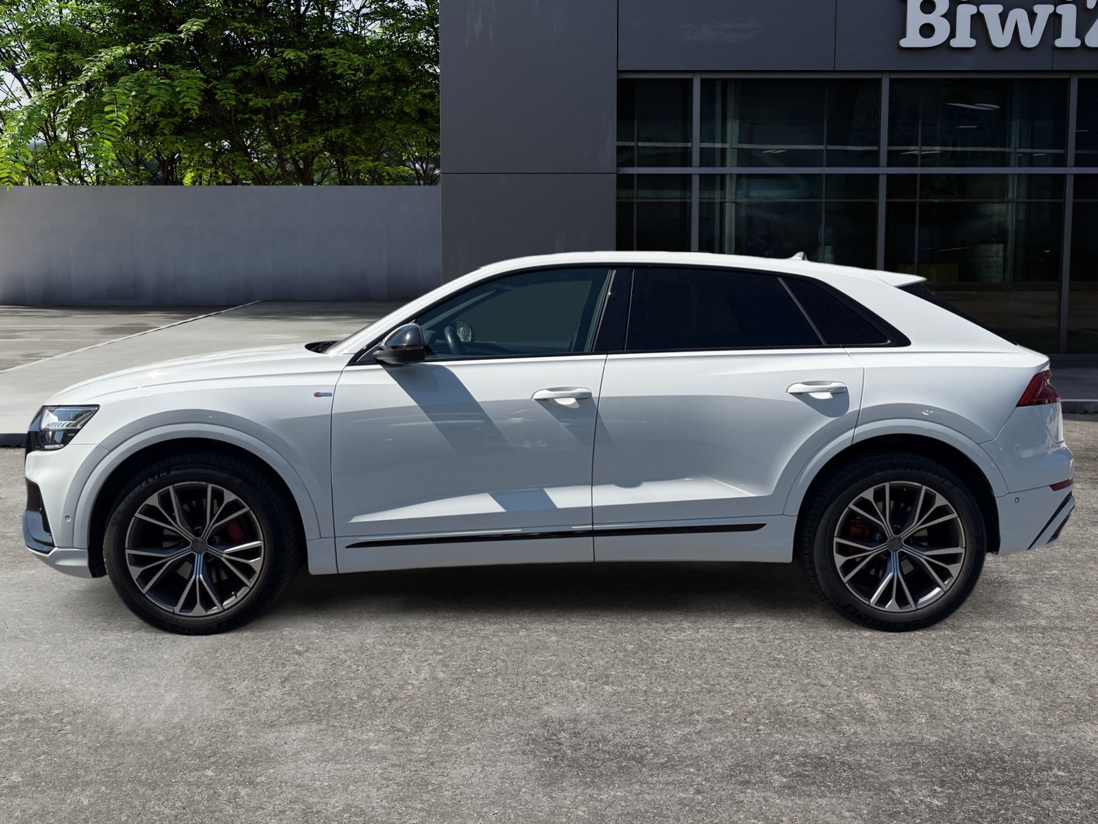 Audi Q8 1
