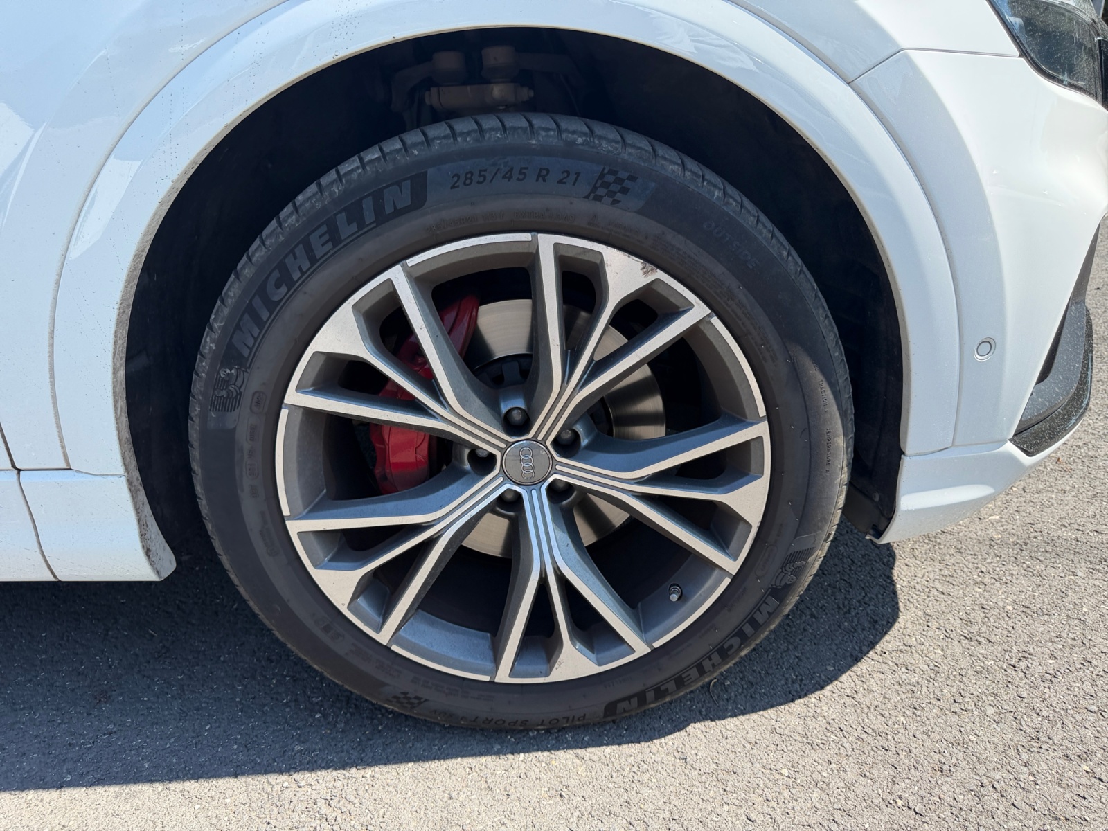 Audi Q8 30
