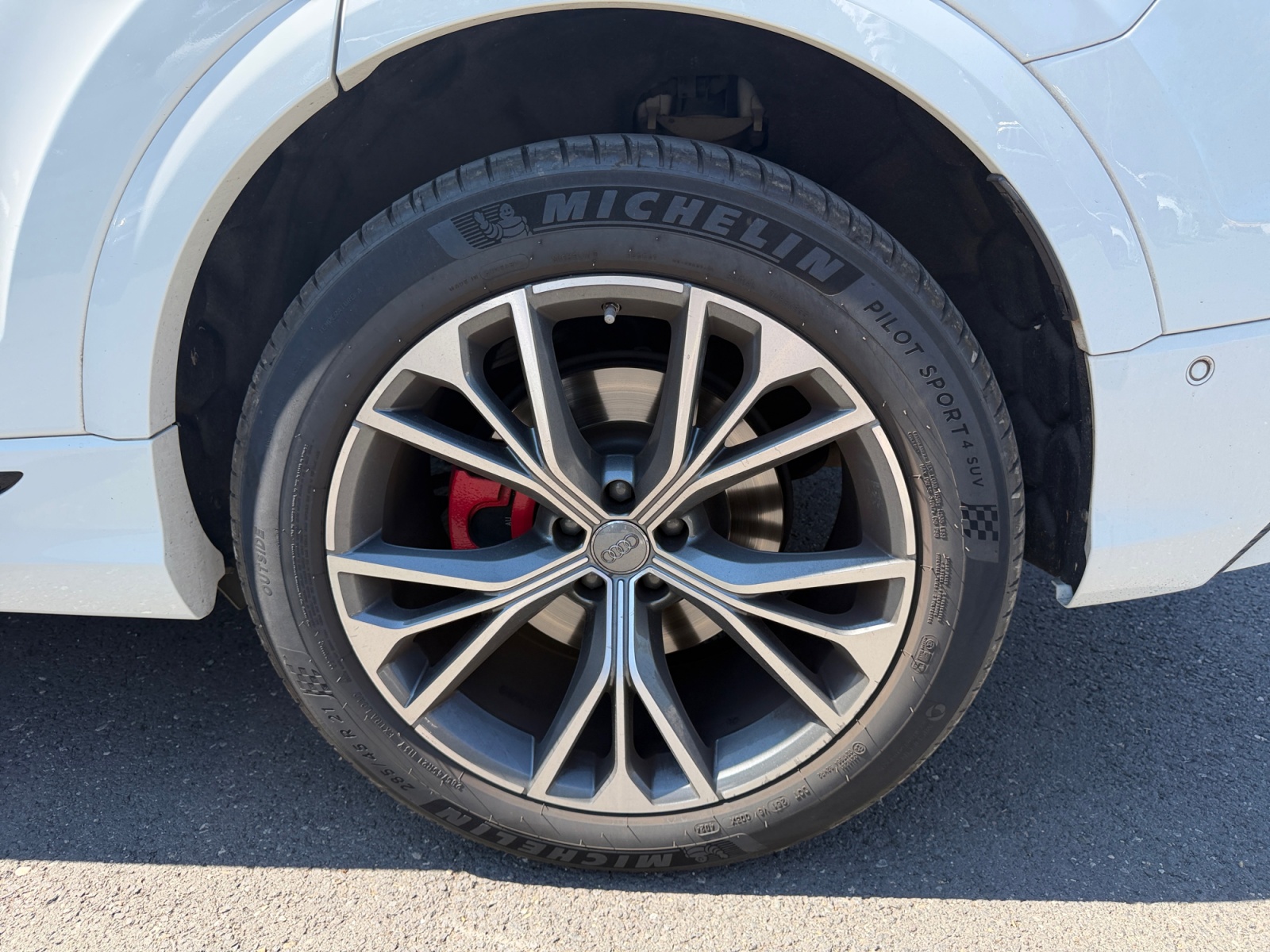 Audi Q8 32