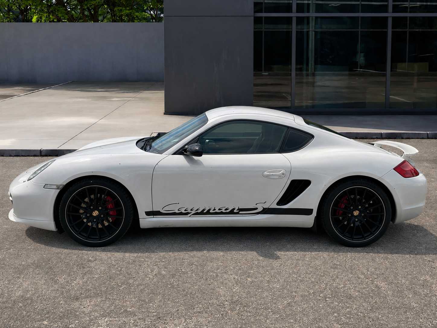 Porsche Cayman 1