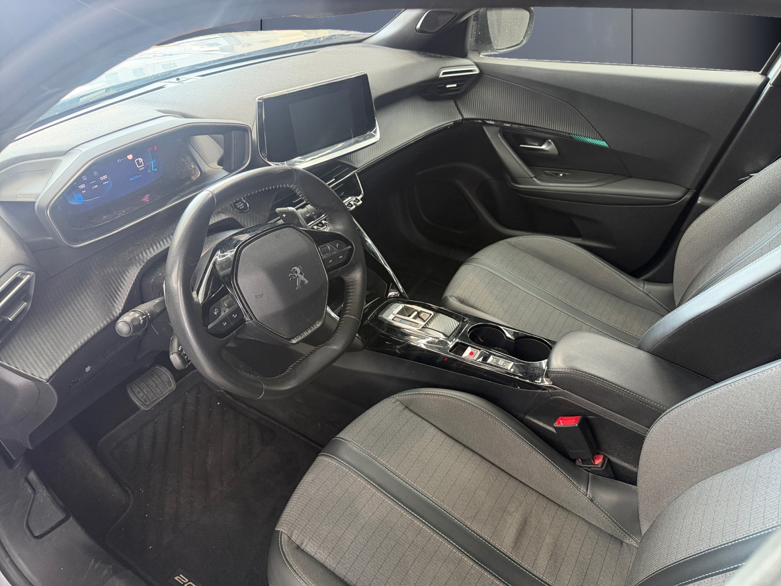 Peugeot 2008 8