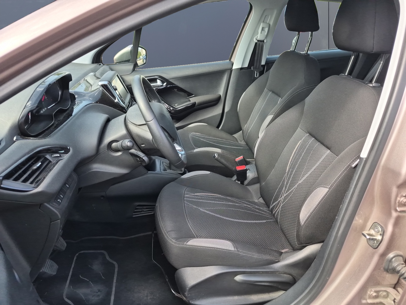 Peugeot 208 9