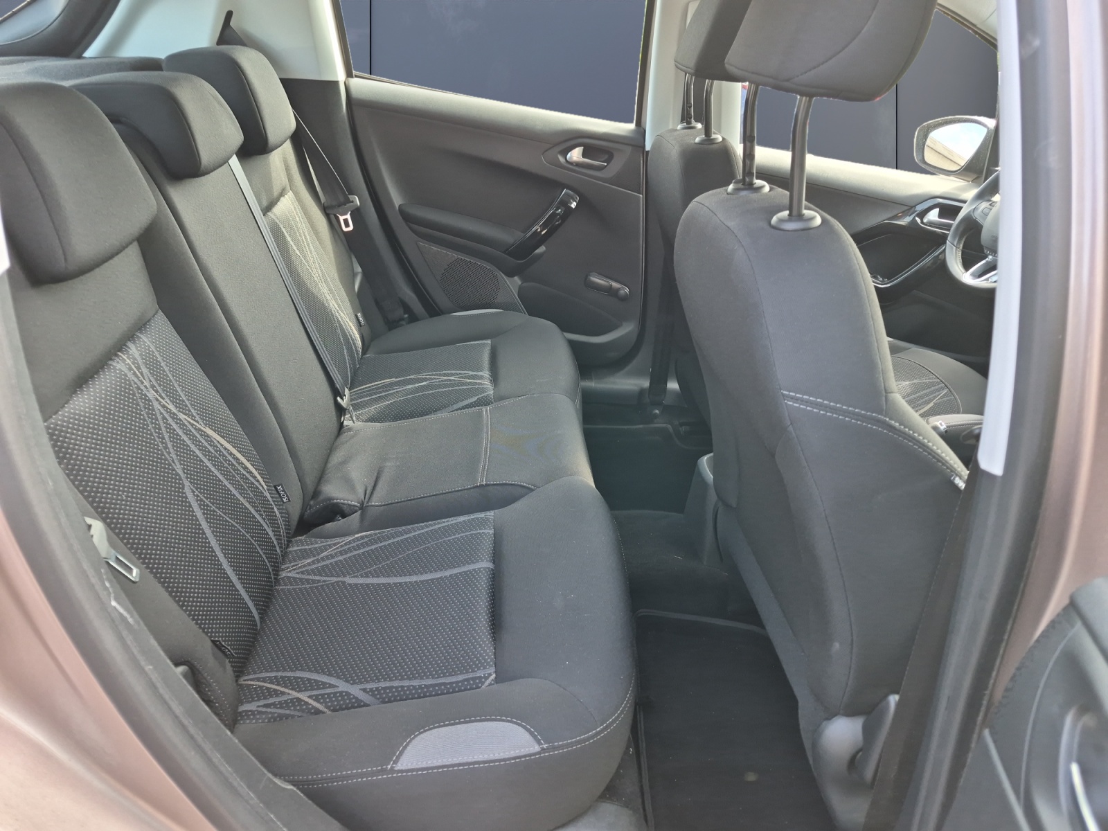 Peugeot 208 11