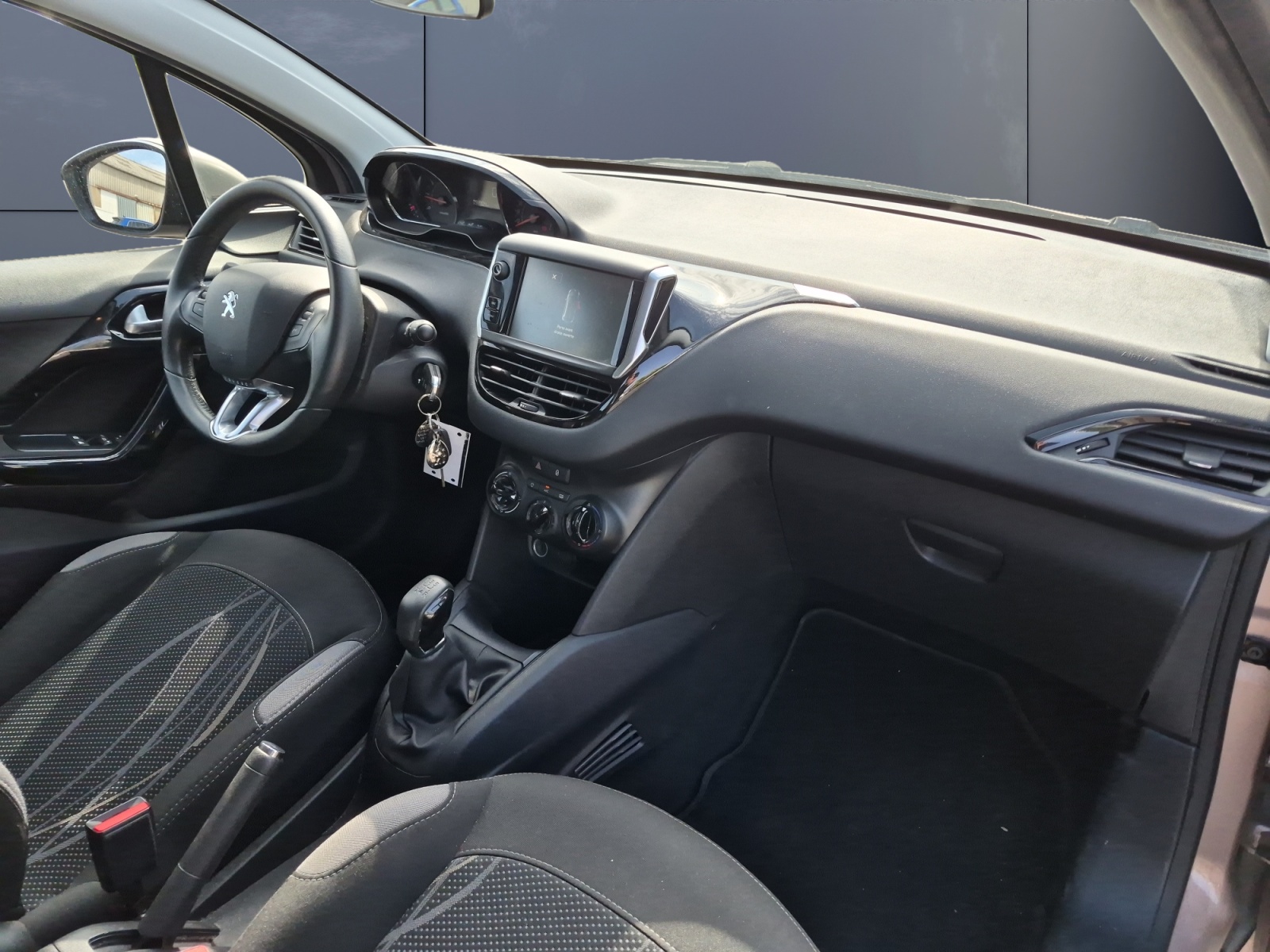 Peugeot 208 12