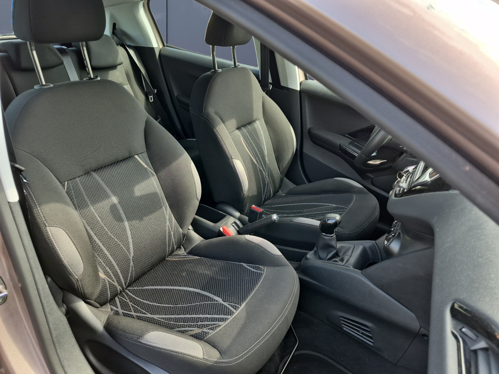 Peugeot 208 13