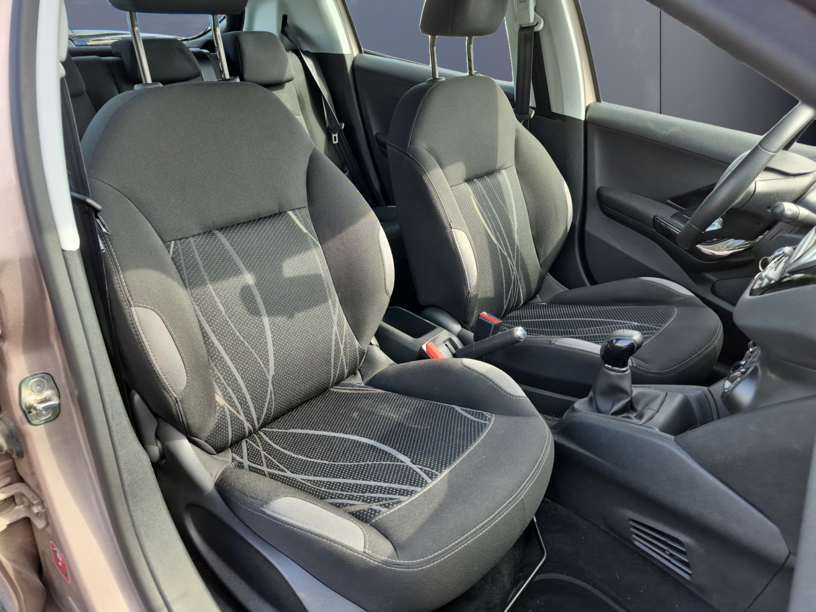Peugeot 208 14