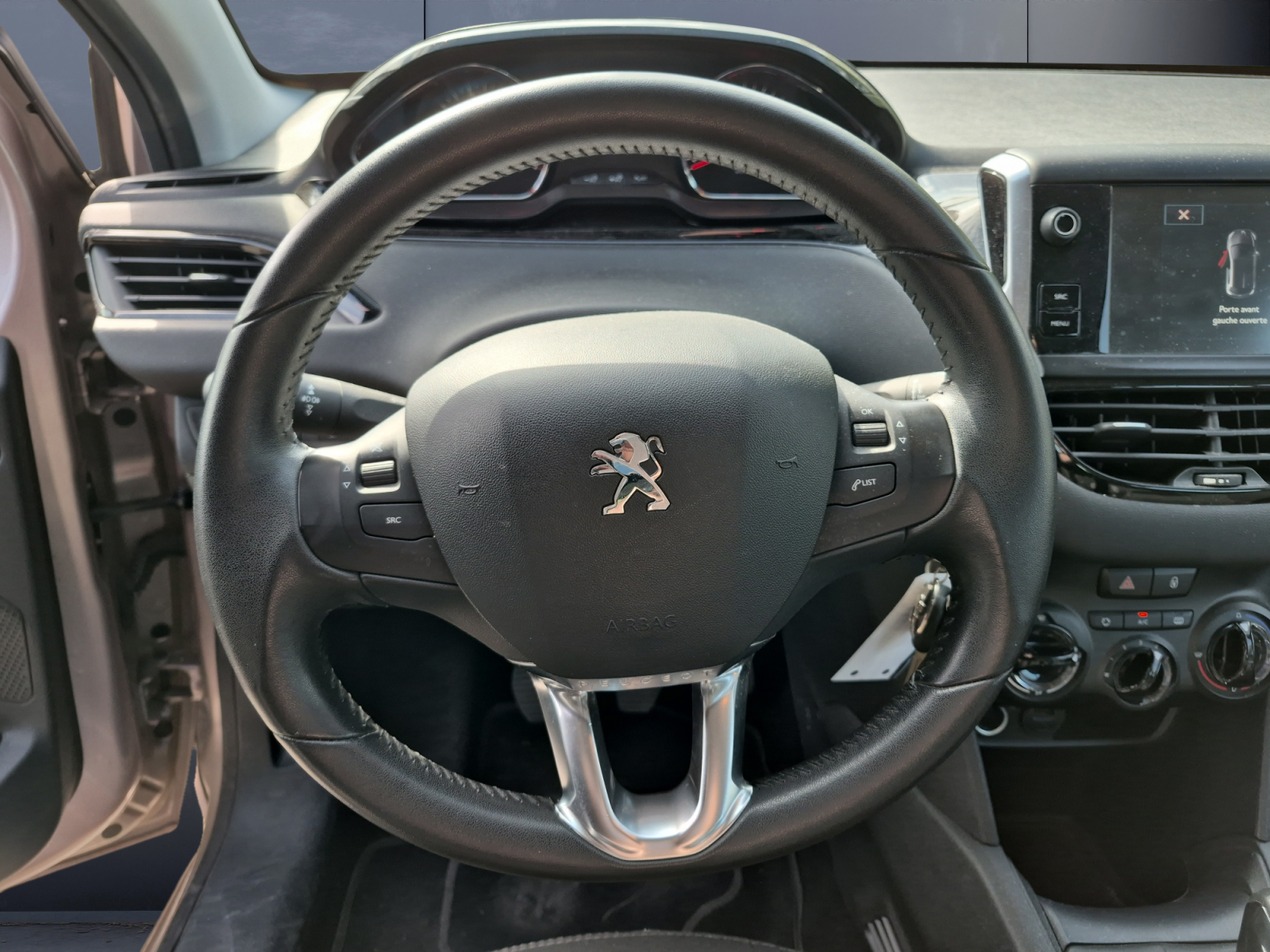 Peugeot 208 15