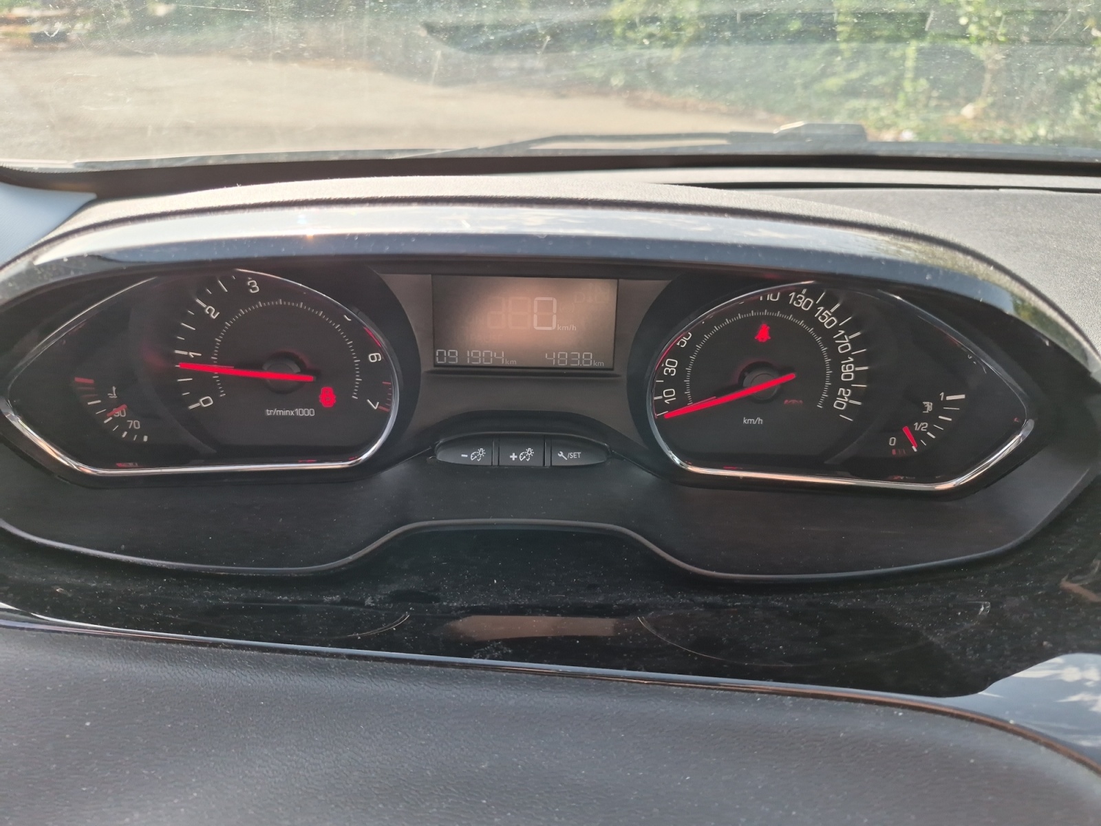 Peugeot 208 16