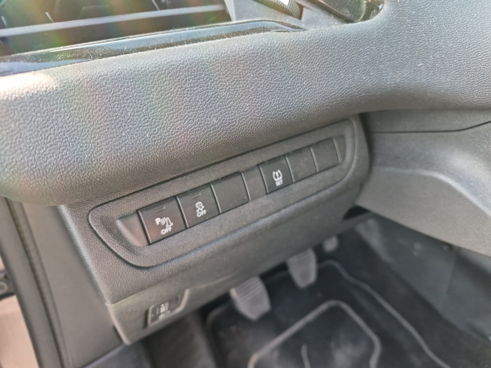 Peugeot 208 18