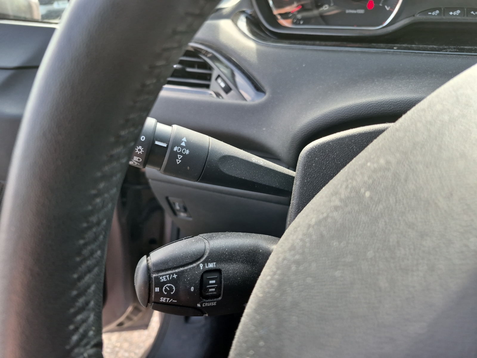 Peugeot 208 21