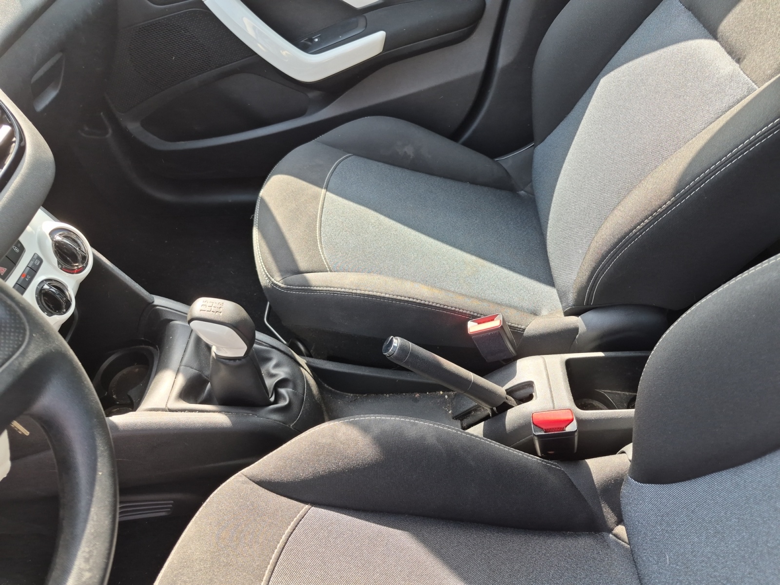 Peugeot 208 25