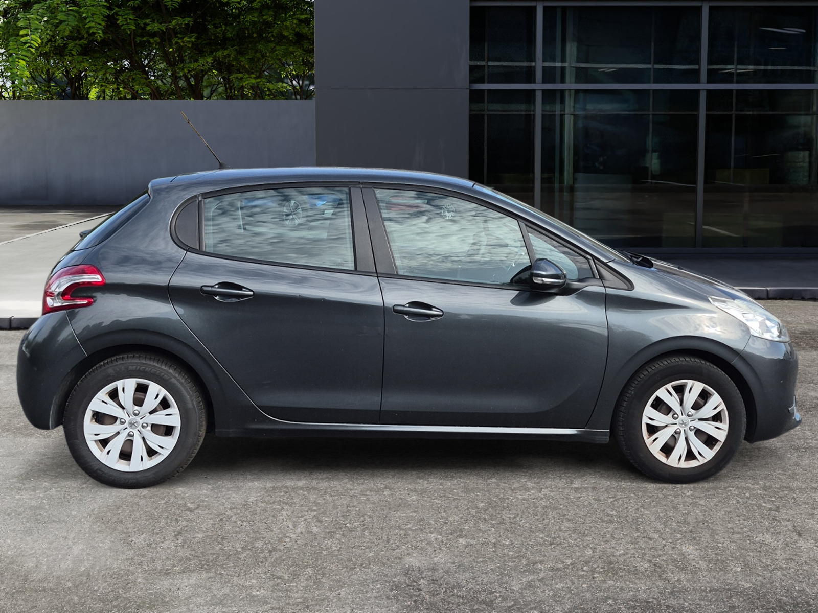 Peugeot 208 5