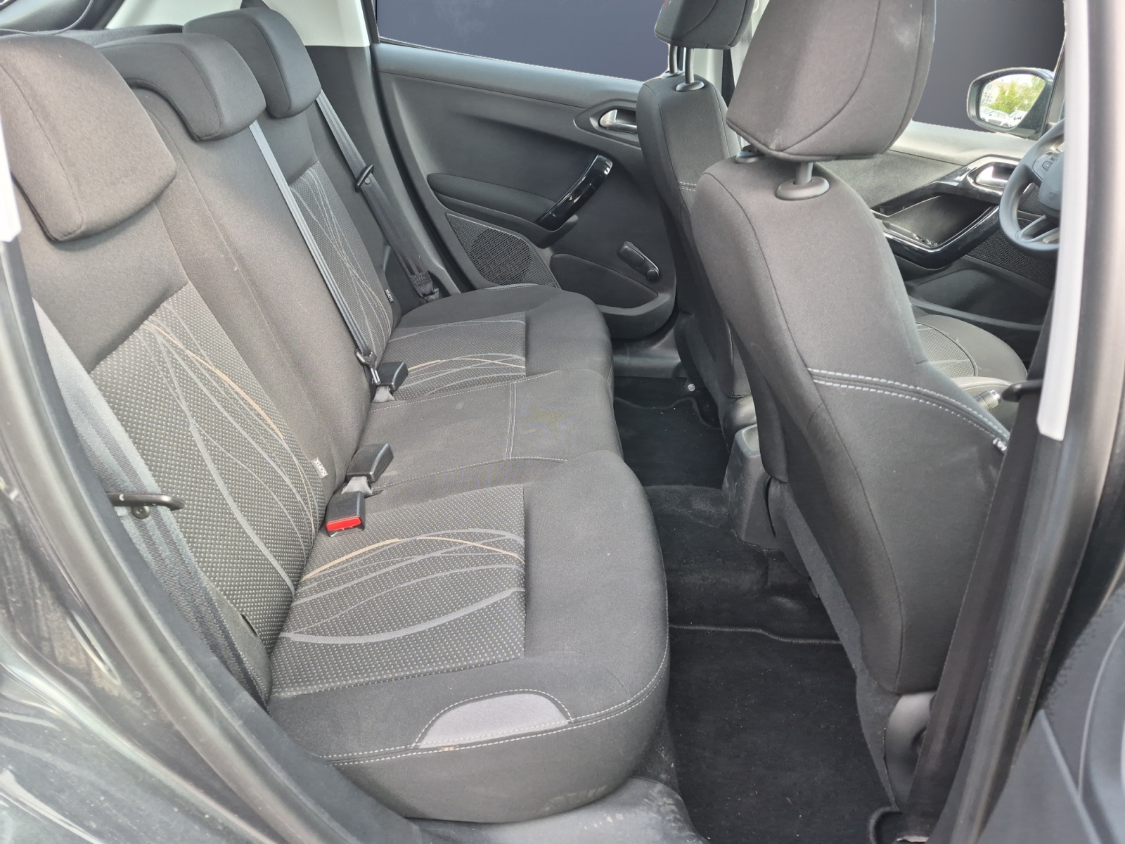 Peugeot 208 11