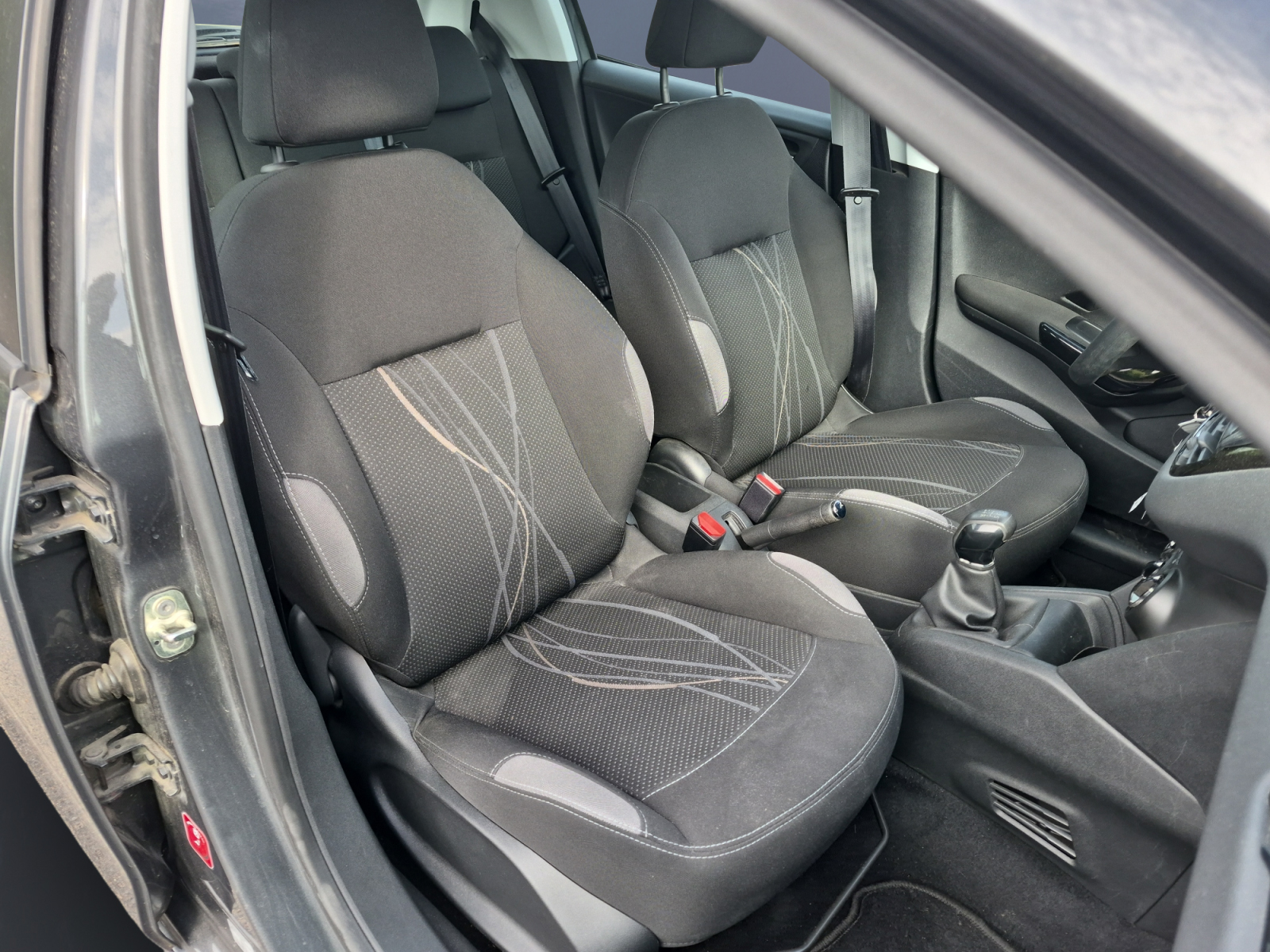 Peugeot 208 13