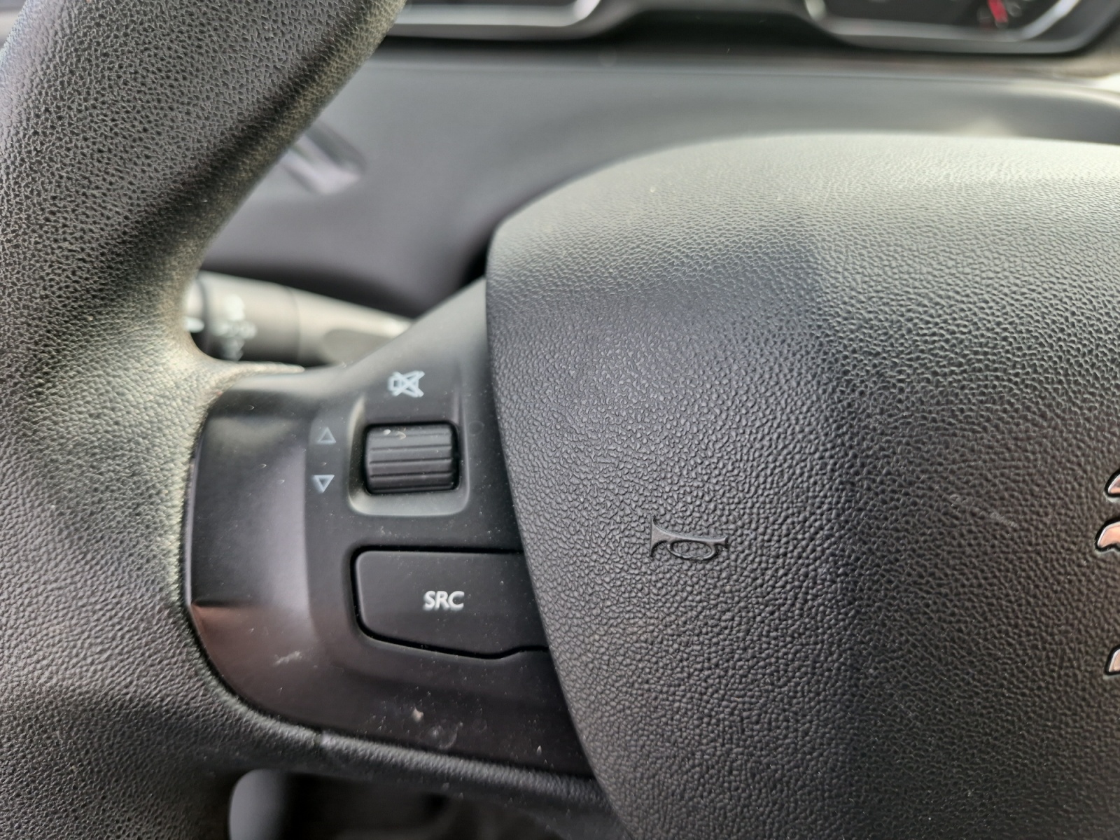 Peugeot 208 18