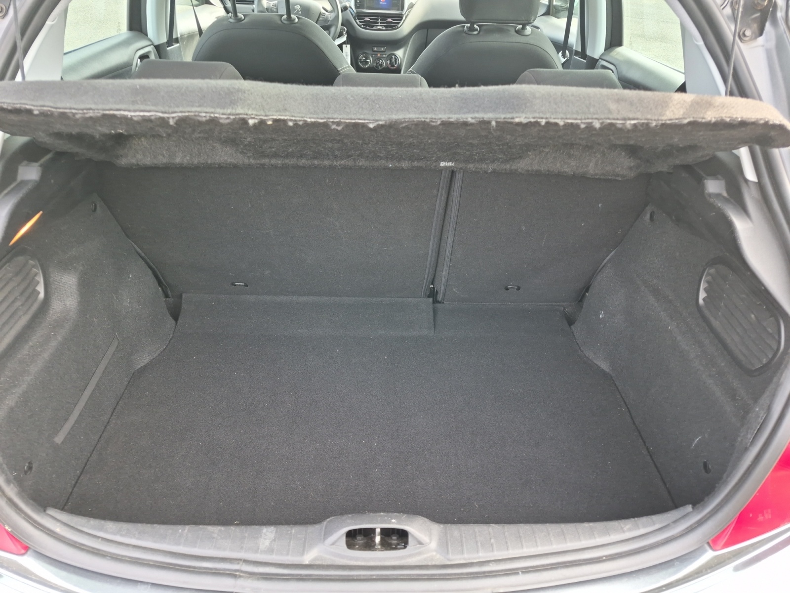 Peugeot 208 30