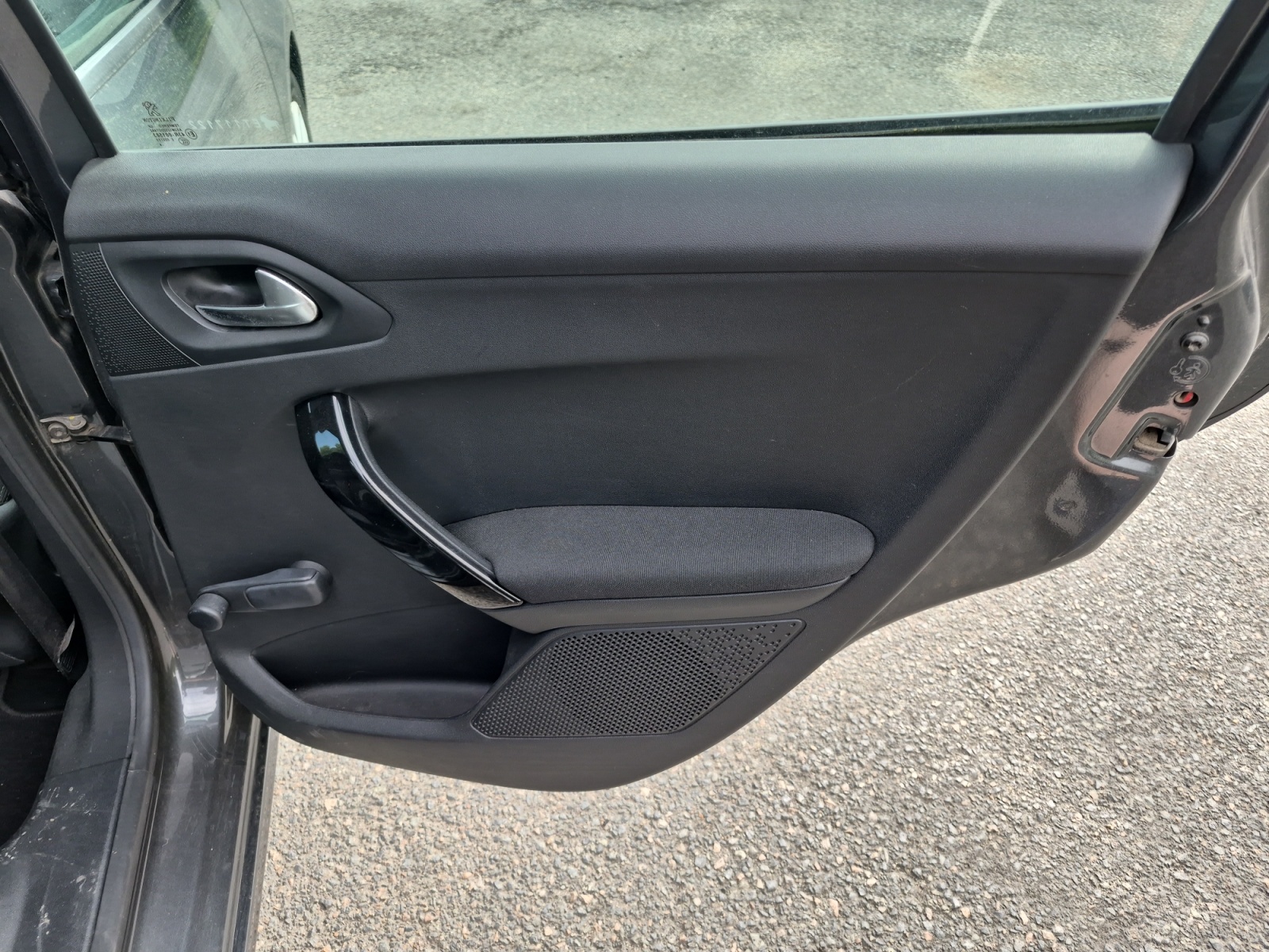 Peugeot 208 33
