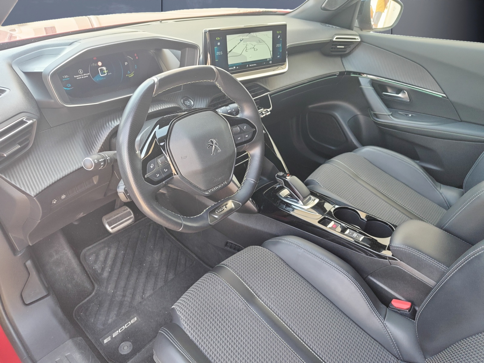 Peugeot E-2008 8