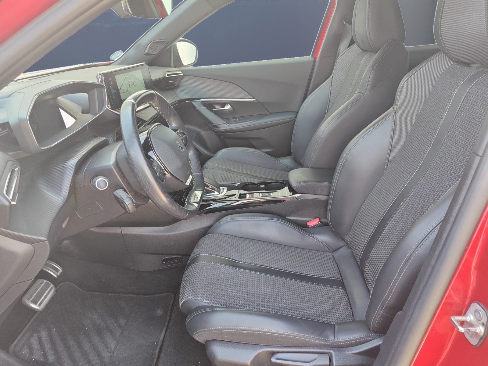 Peugeot E-2008 9