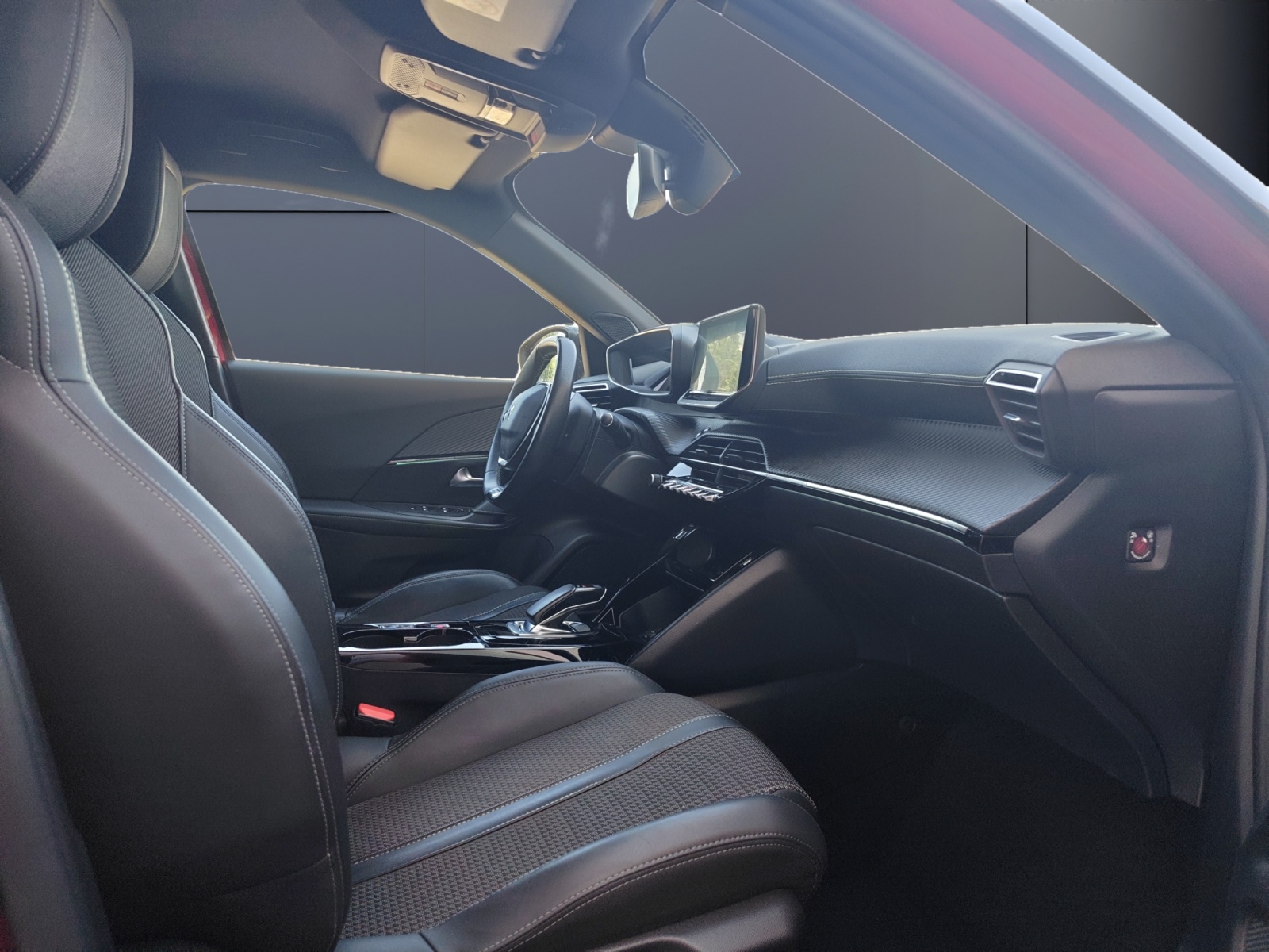 Peugeot E-2008 13