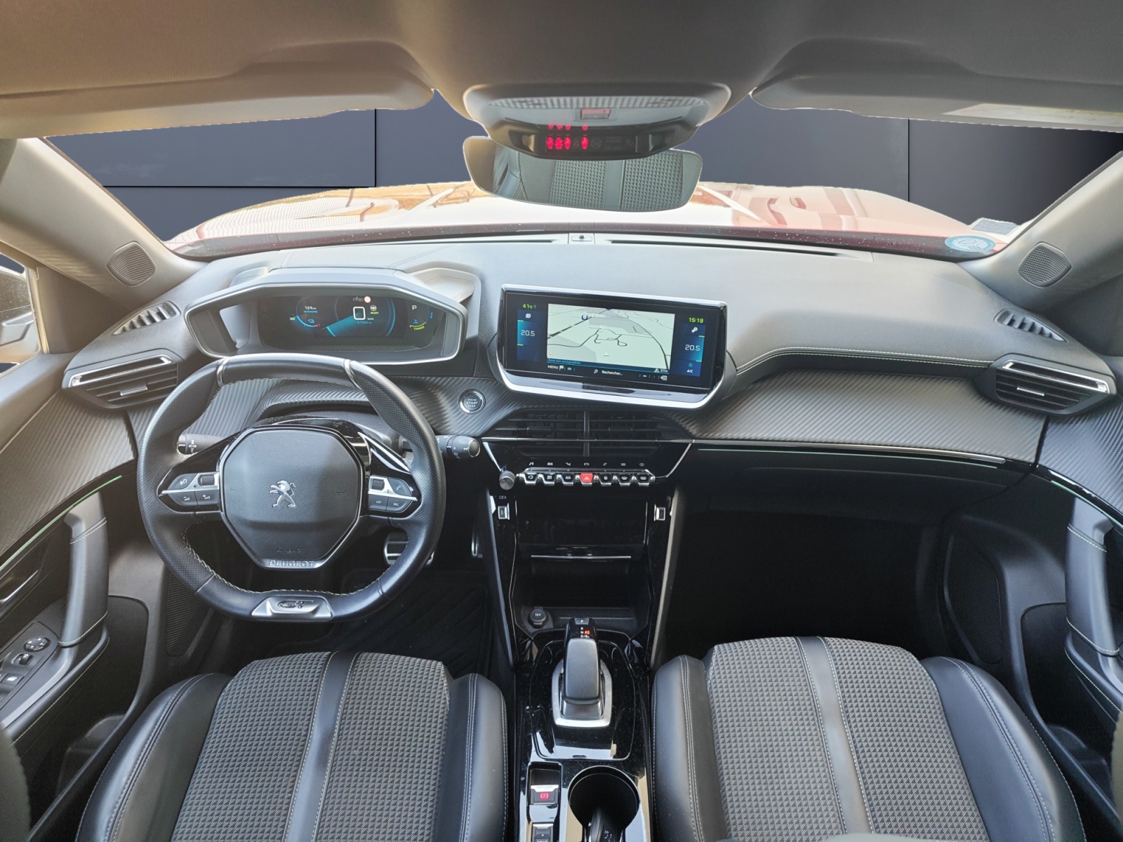 Peugeot E-2008 14