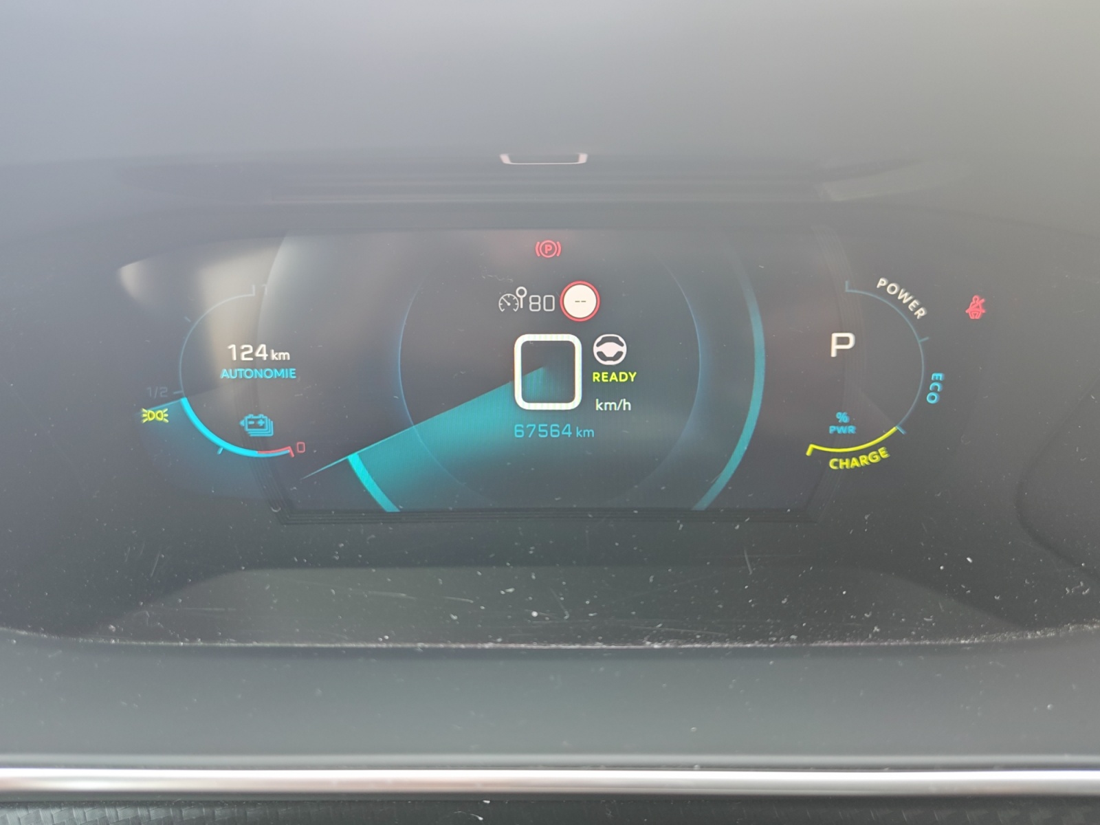 Peugeot E-2008 16