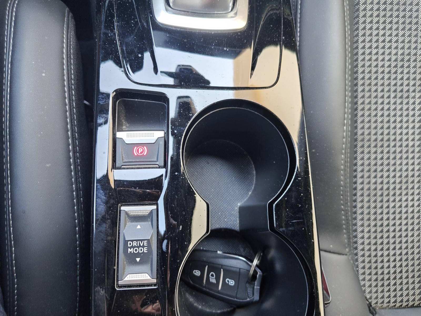 Peugeot E-2008 22