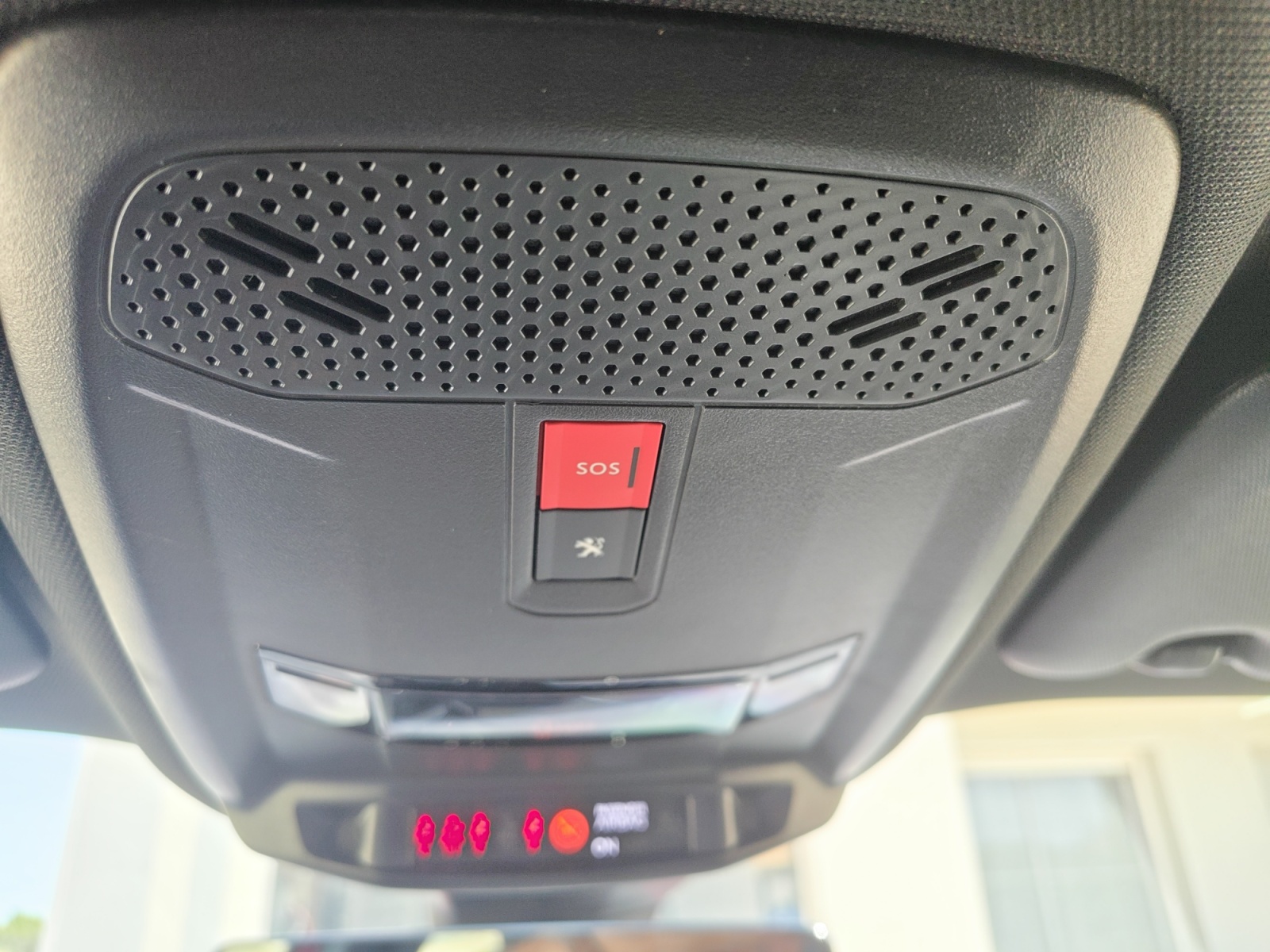 Peugeot E-2008 29