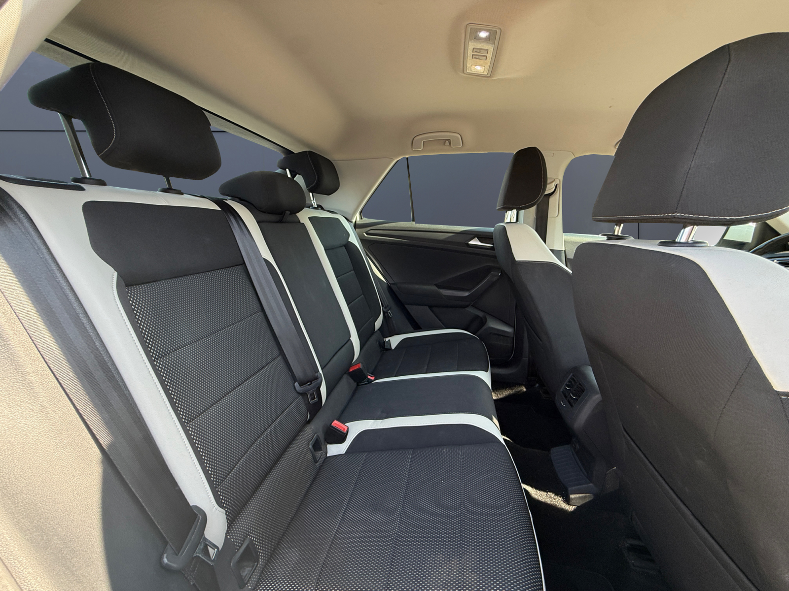 Volkswagen T-Roc 11