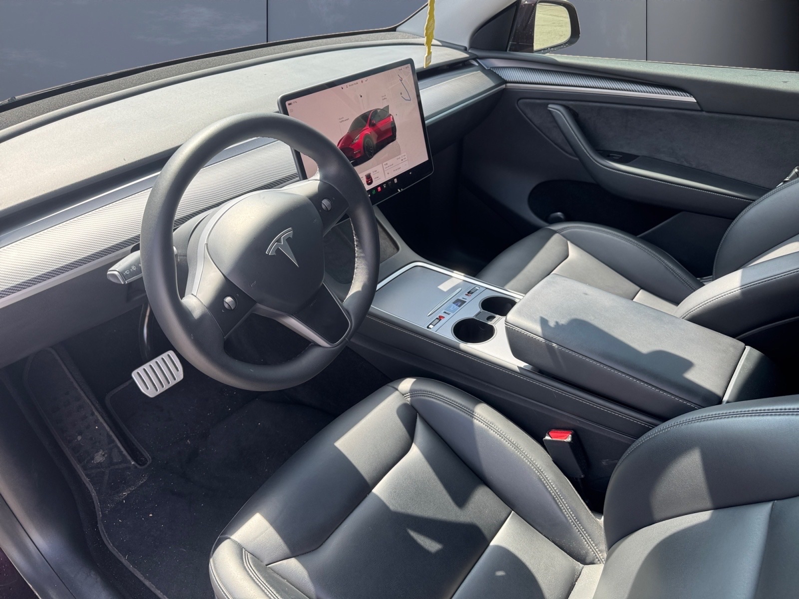 Tesla Model-Y 8