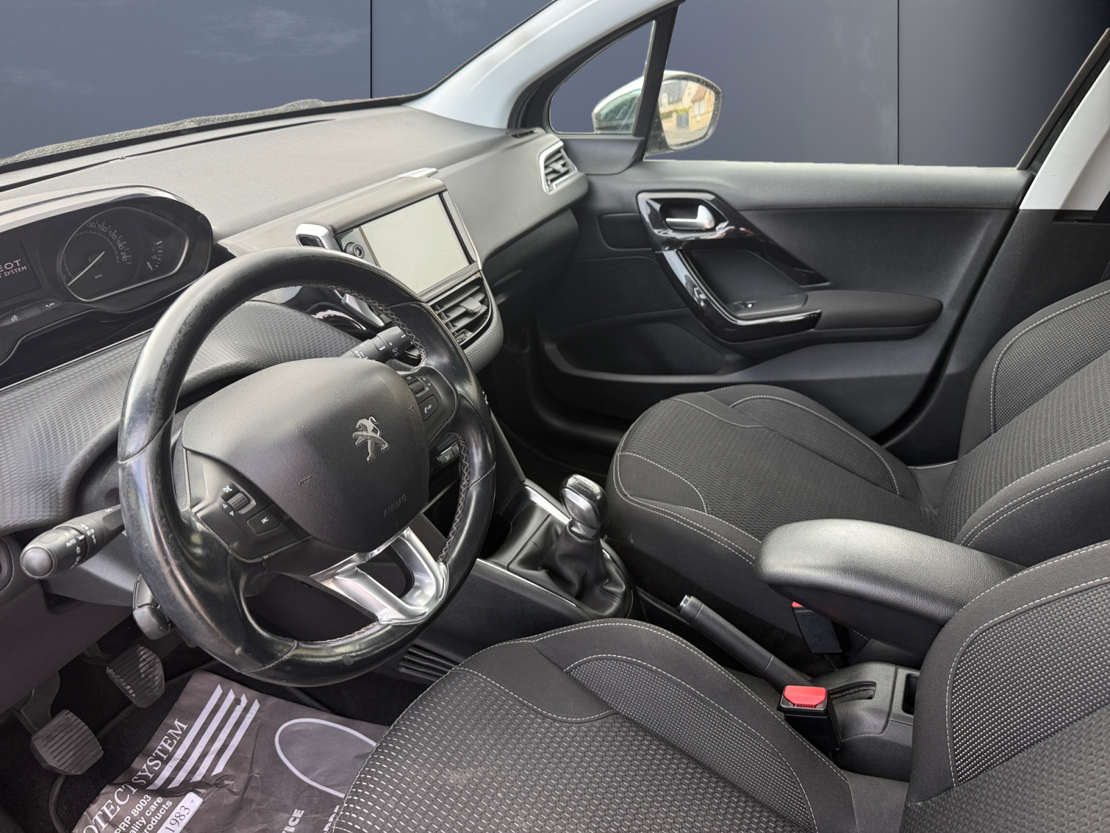 Peugeot 208 8