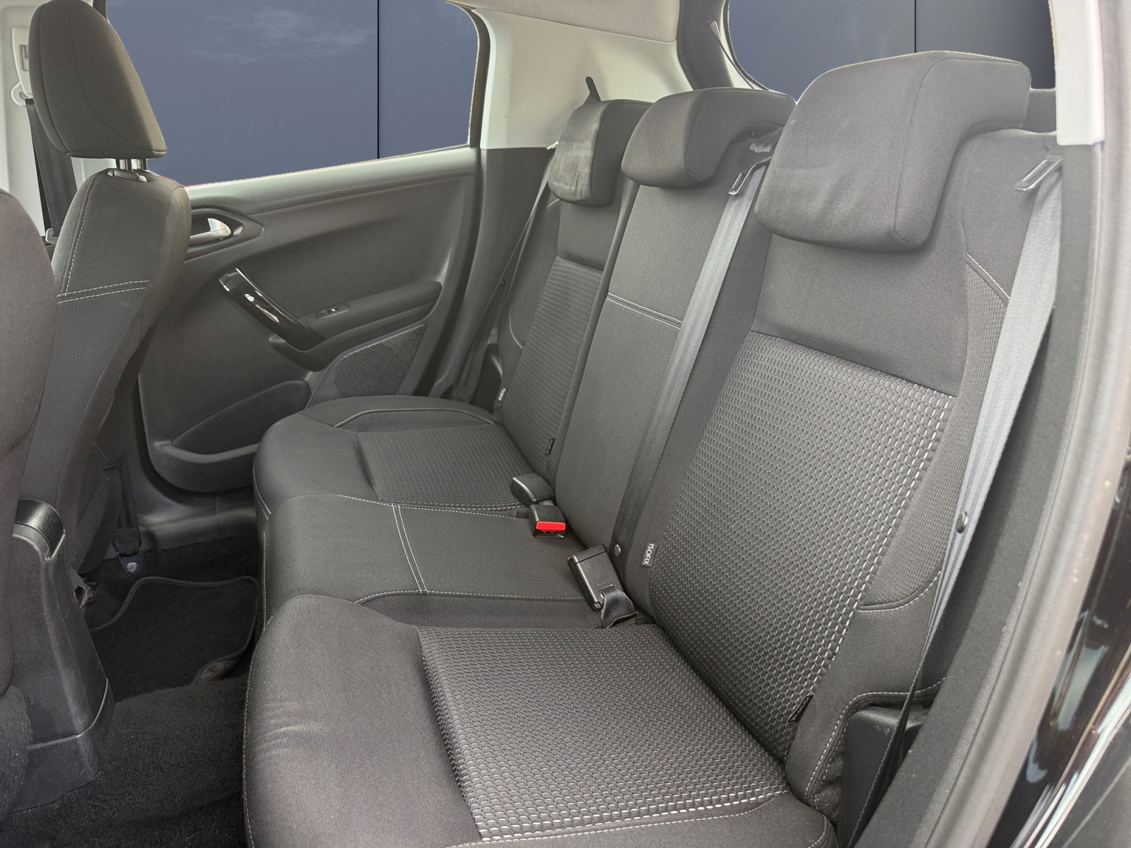 Peugeot 208 10