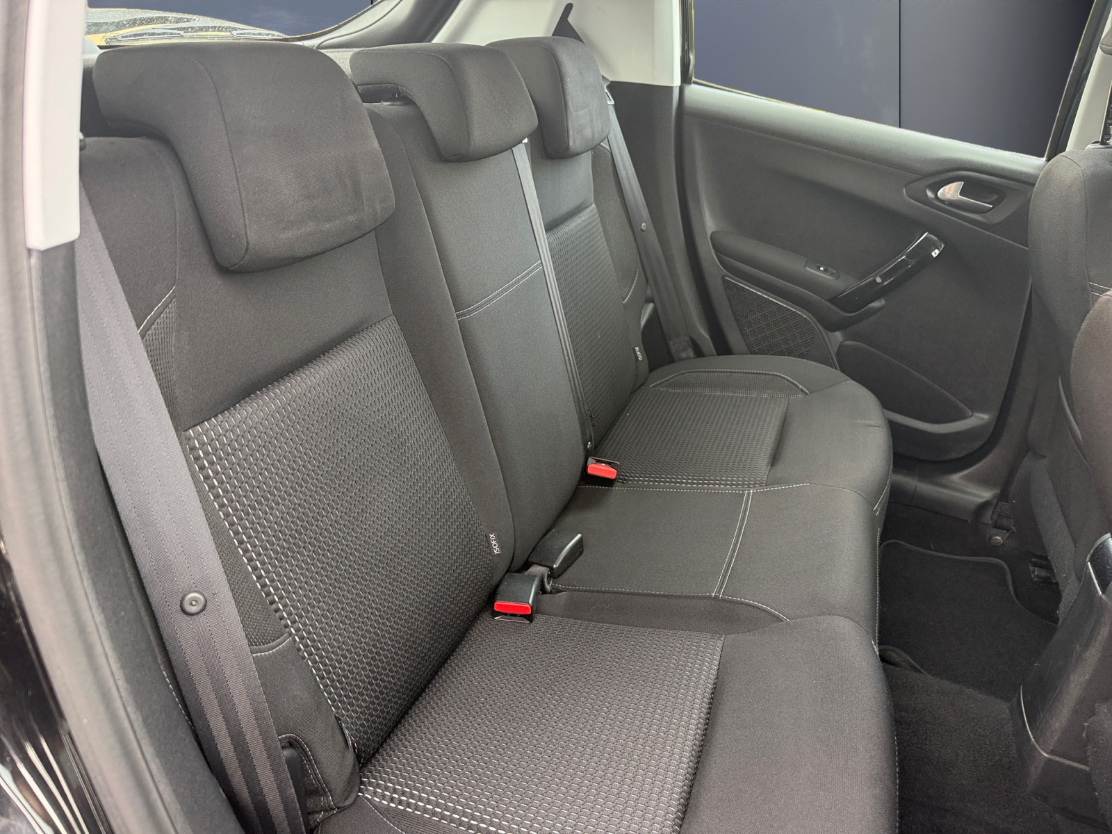 Peugeot 208 11