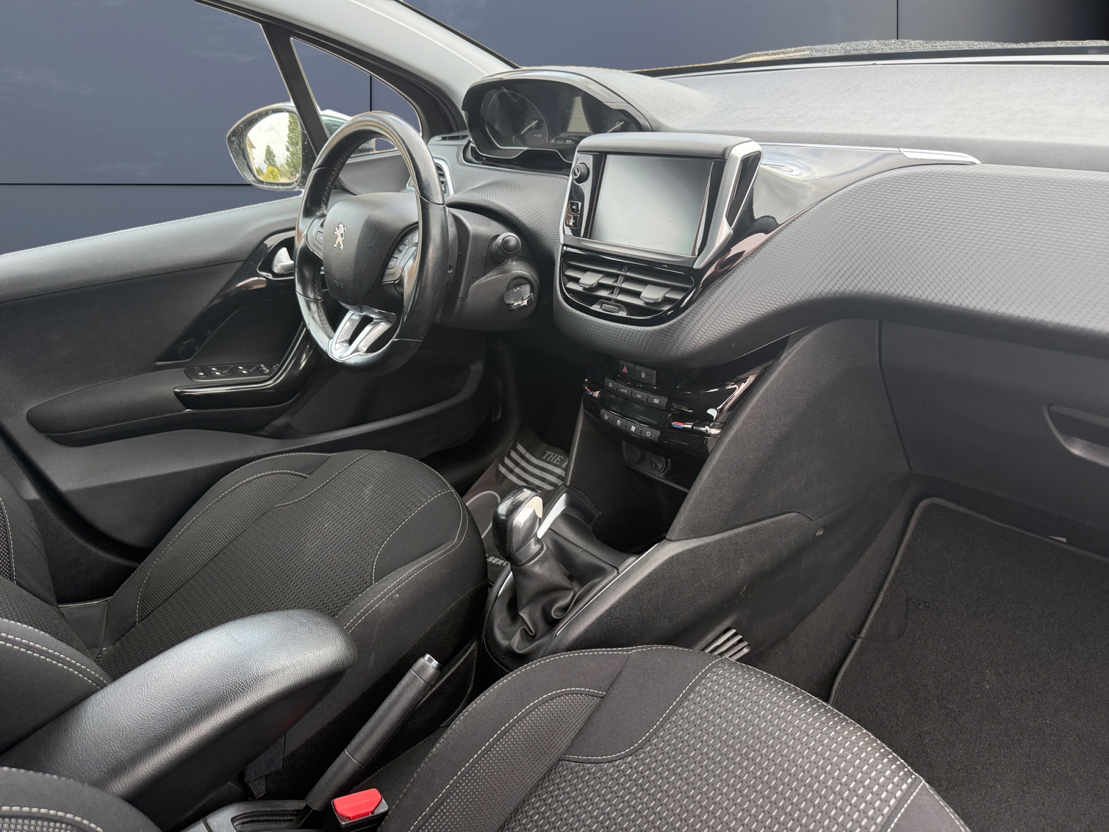 Peugeot 208 12
