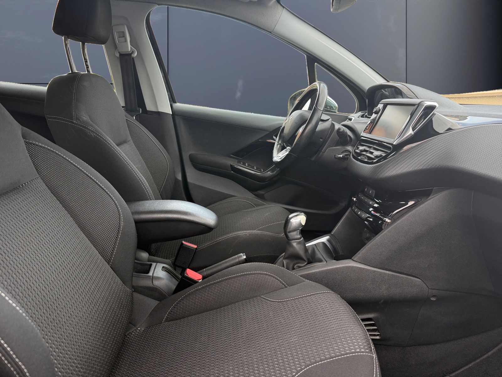Peugeot 208 13