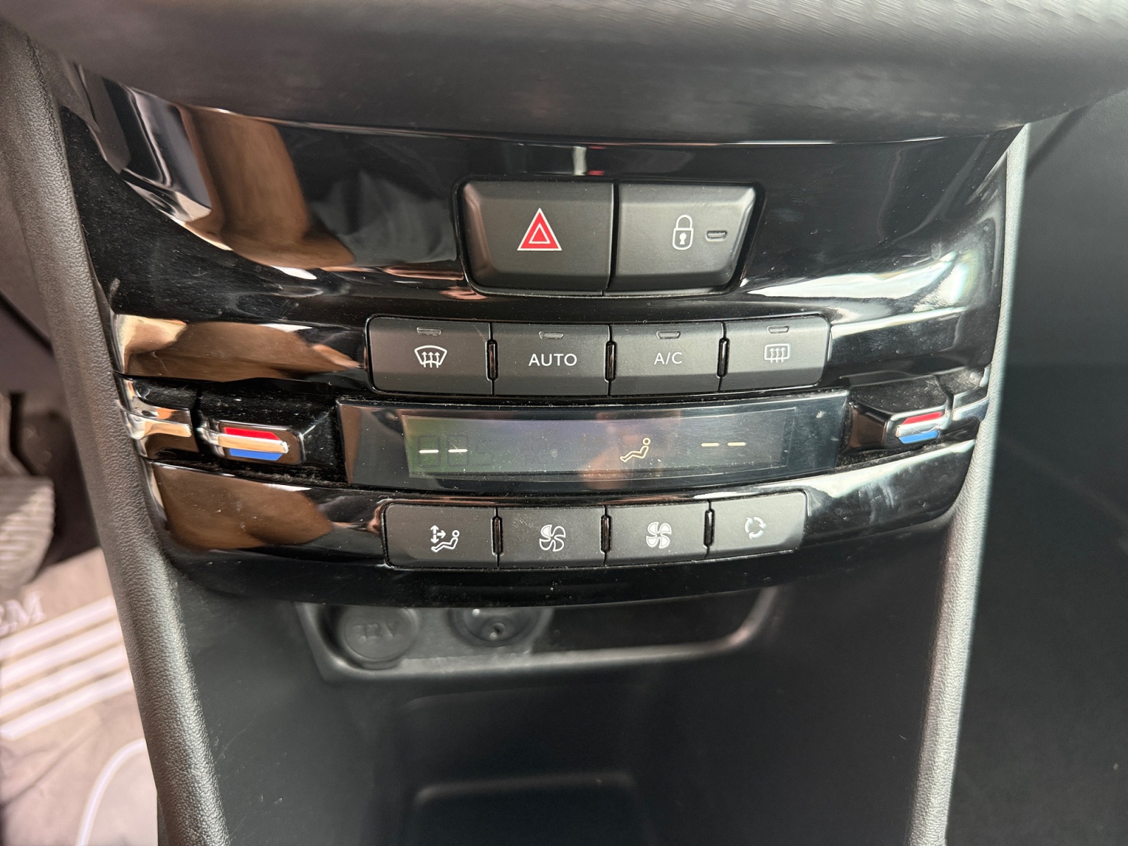 Peugeot 208 18