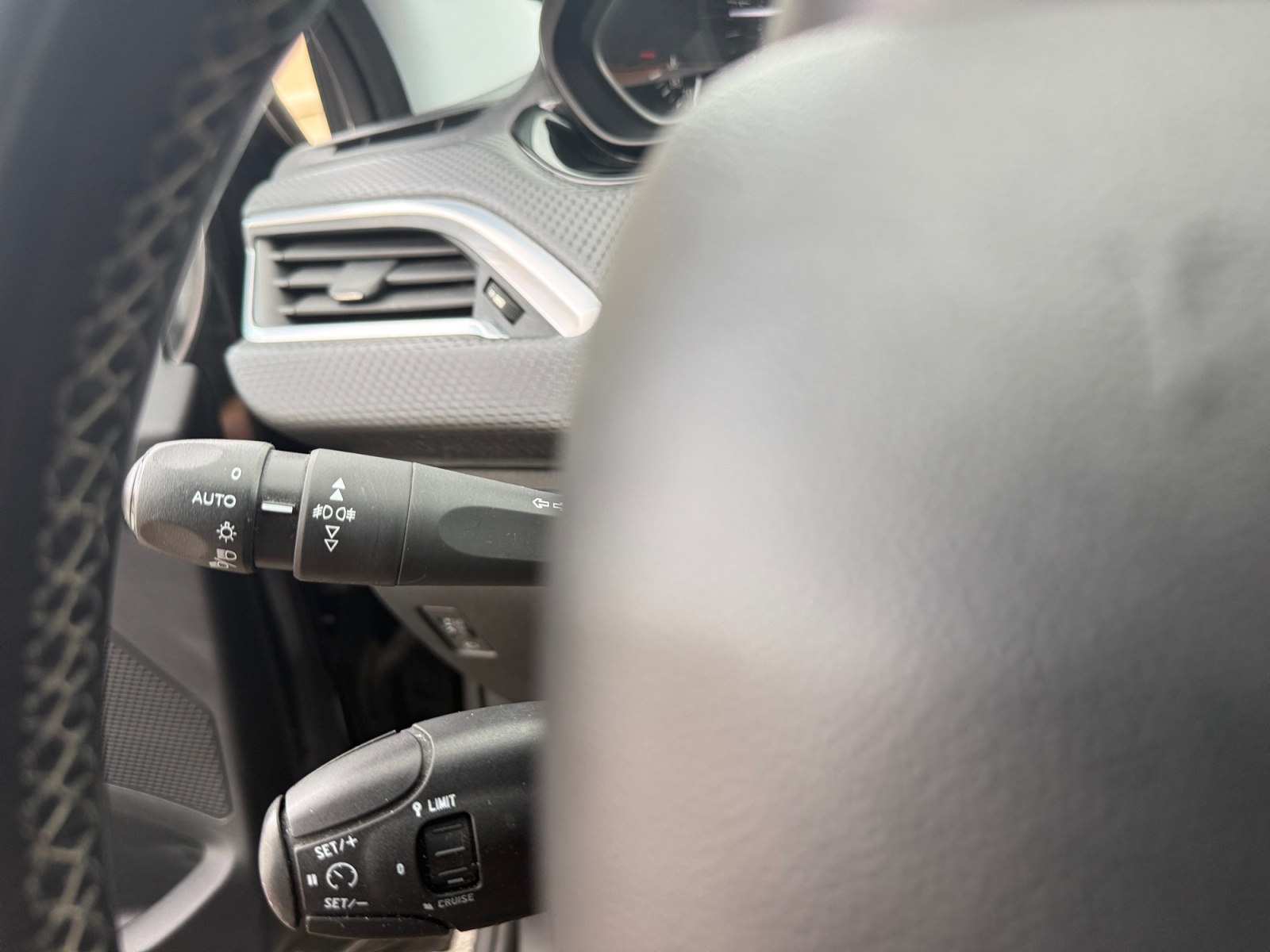 Peugeot 208 21
