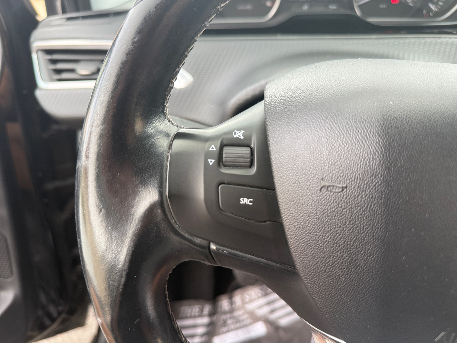 Peugeot 208 23