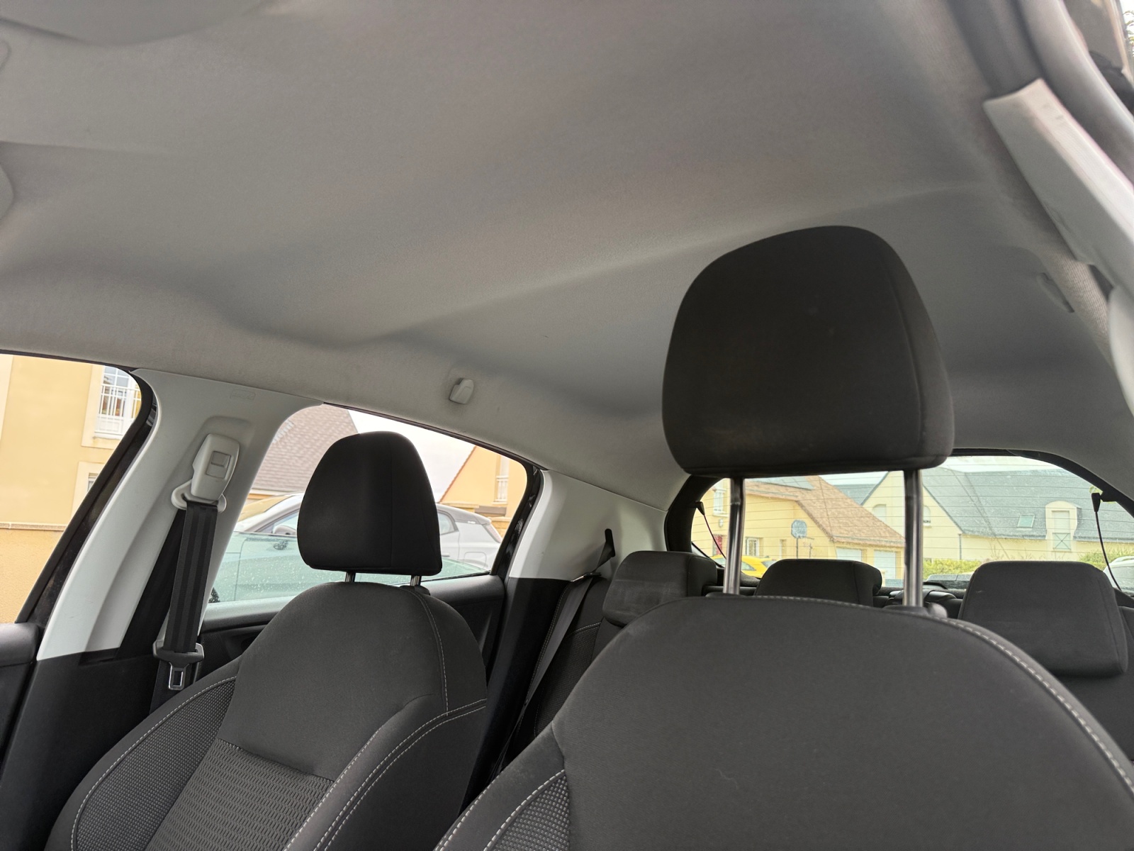 Peugeot 208 25