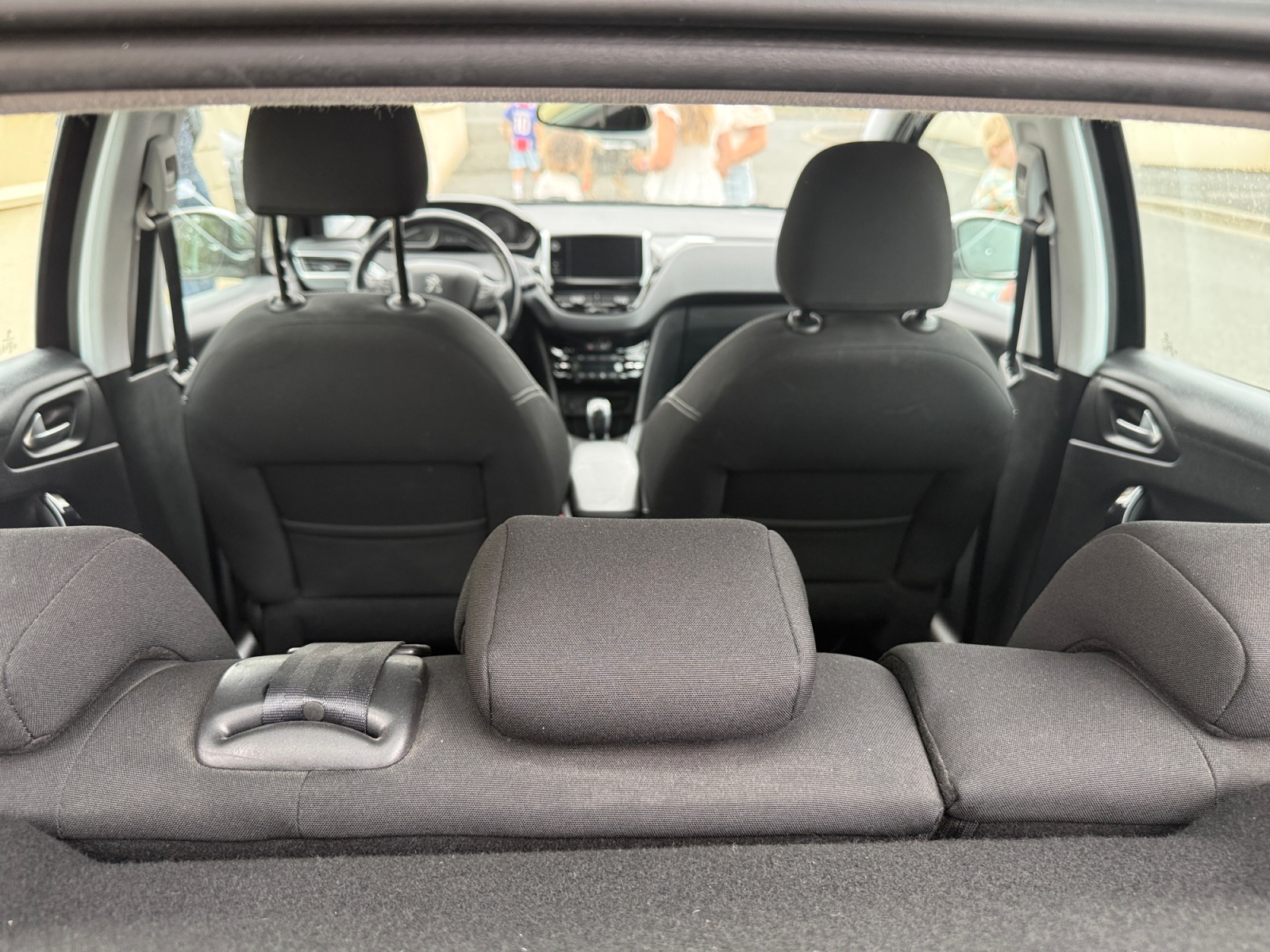 Peugeot 208 36