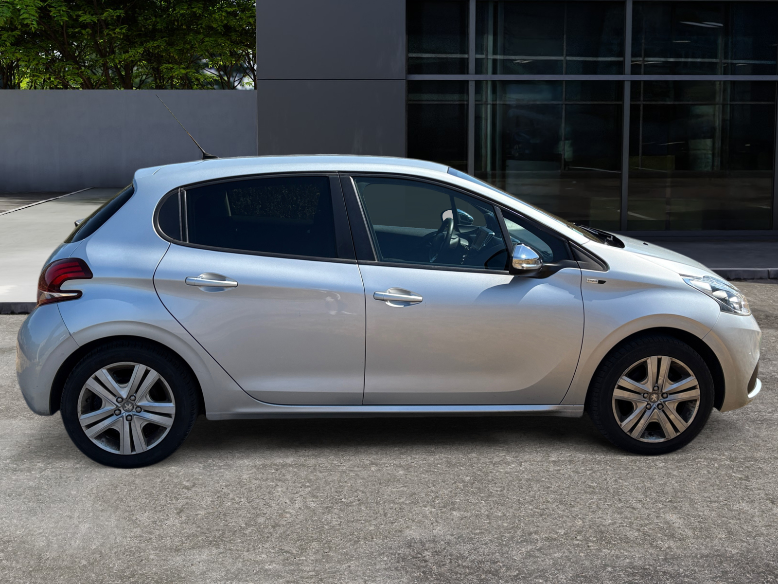 Peugeot 208 5
