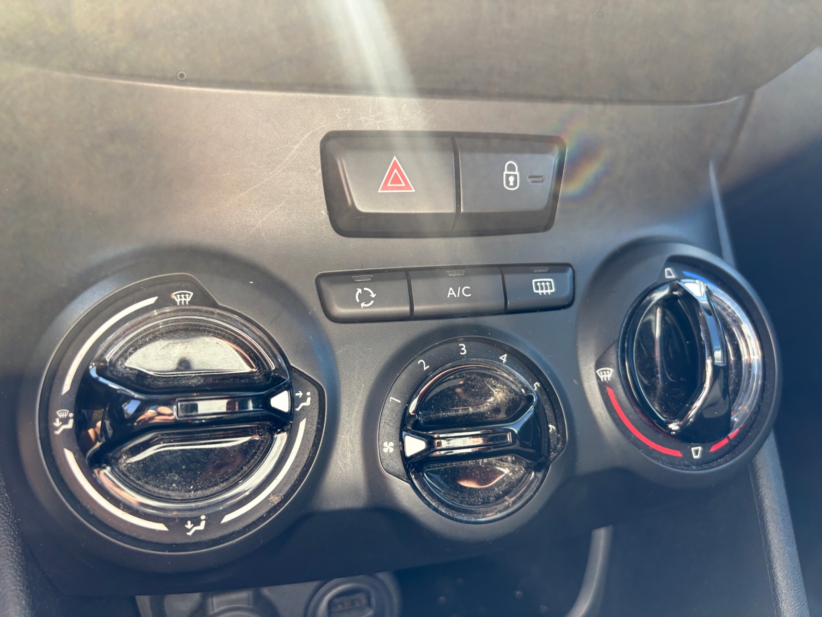 Peugeot 208 21