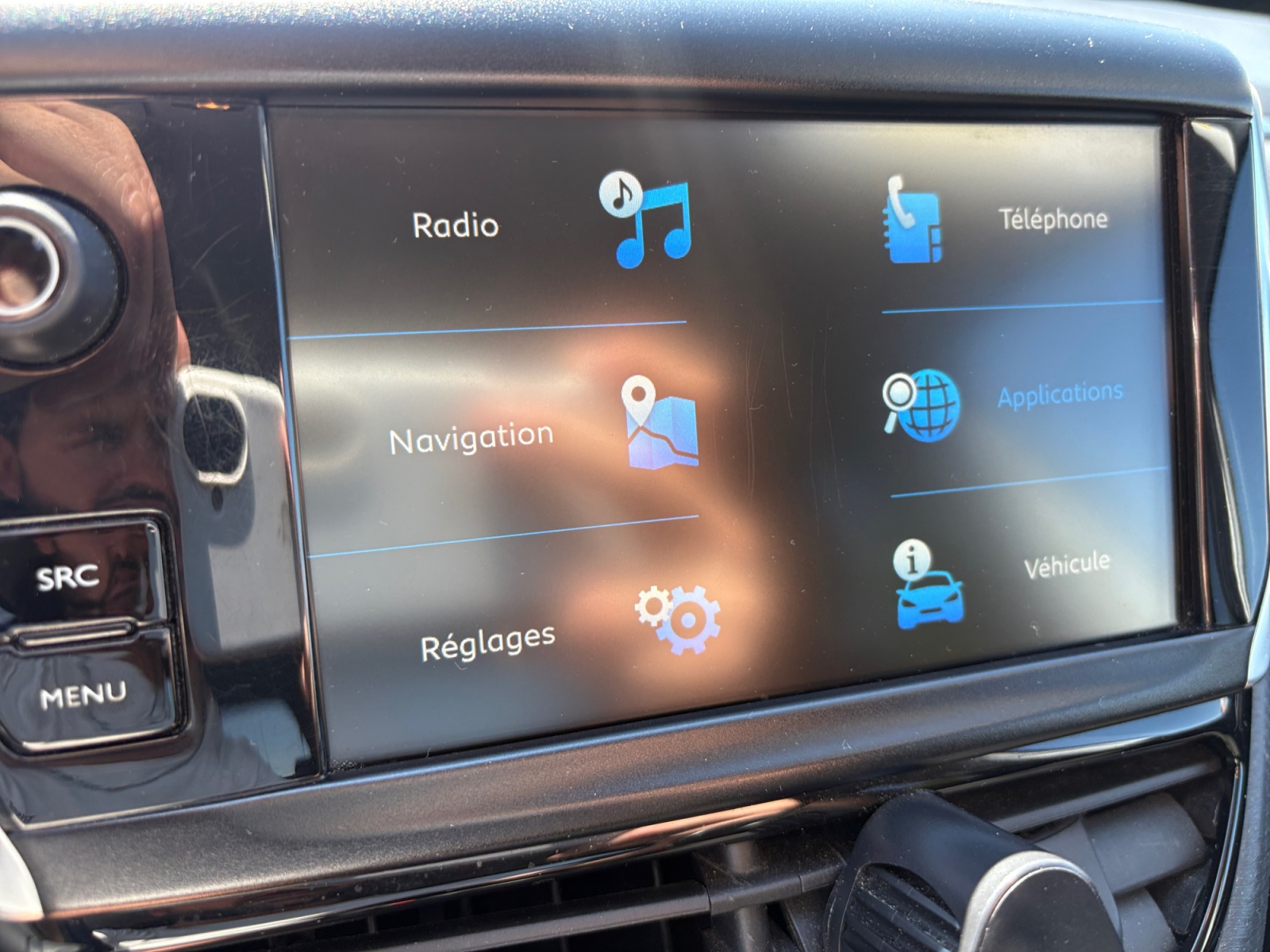 Peugeot 208 23