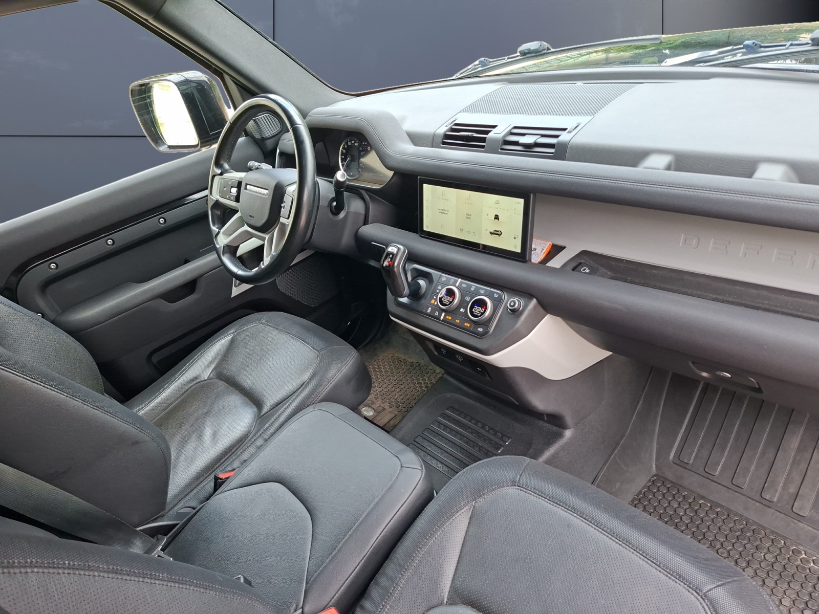 Land Rover Defender 12