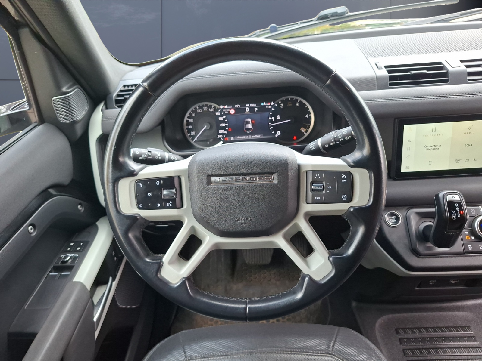 Land Rover Defender 15