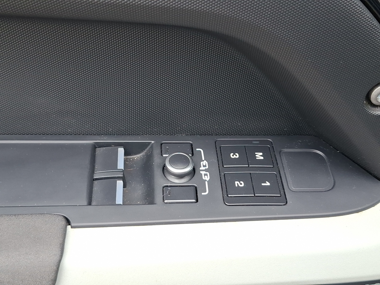 Land Rover Defender 17