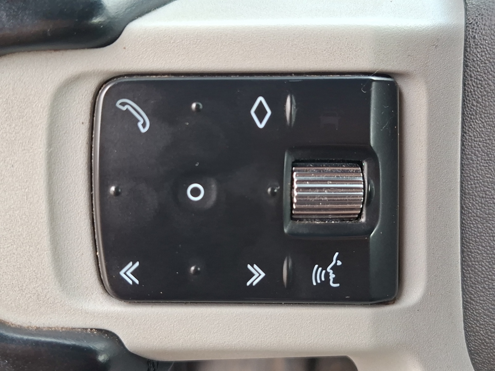 Land Rover Defender 20